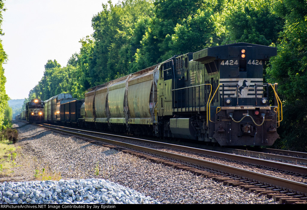 172's DPU meets a light engine movement at Roddy